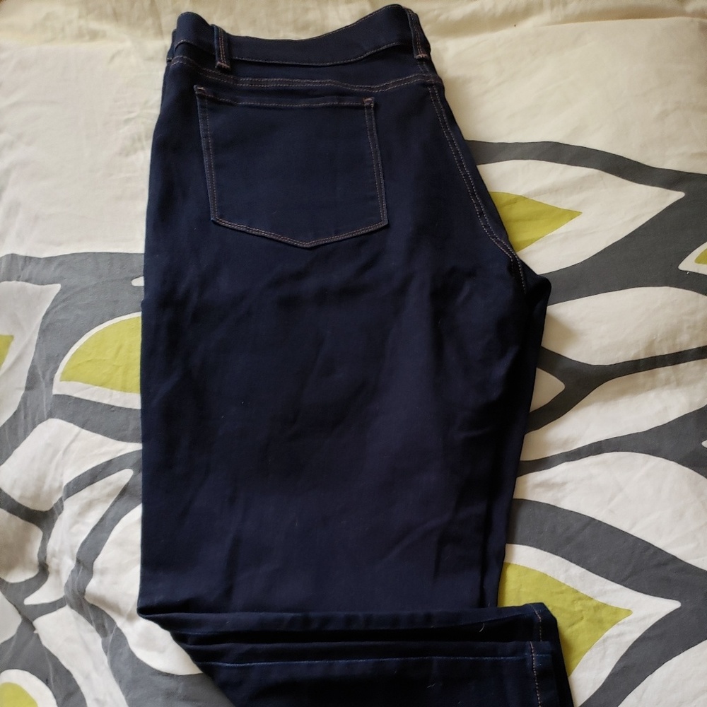 WHBM Skinny leg dark denim crops